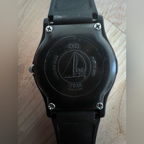 Q&Q Ladies Watch Black Rubber Strap and Dial Luminous Hands Markers 10BAR WR - Picture 8 of 12